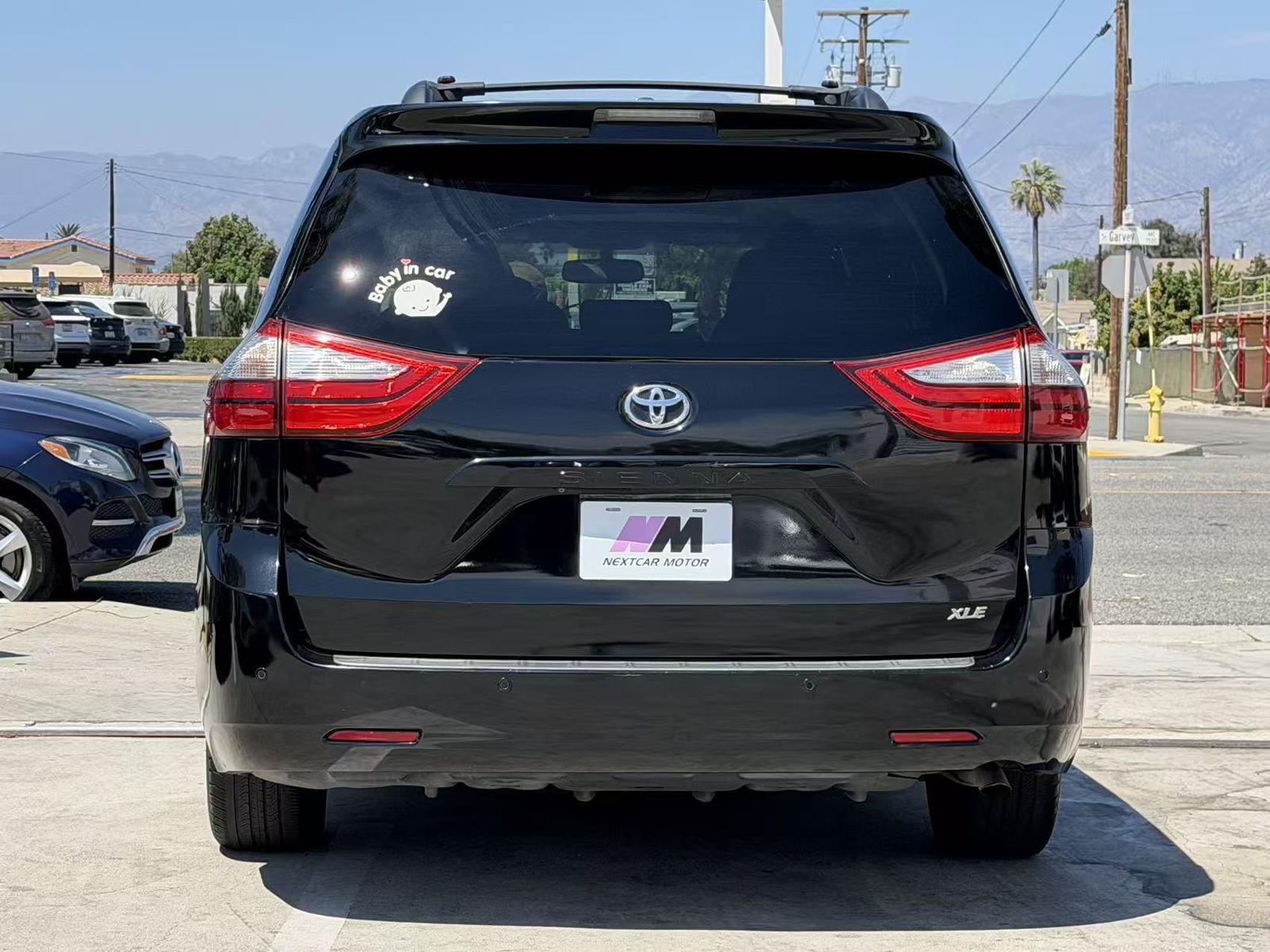 Used 2016 Toyota Sienna XLE w/ XLE Navigation Package FWD image 6