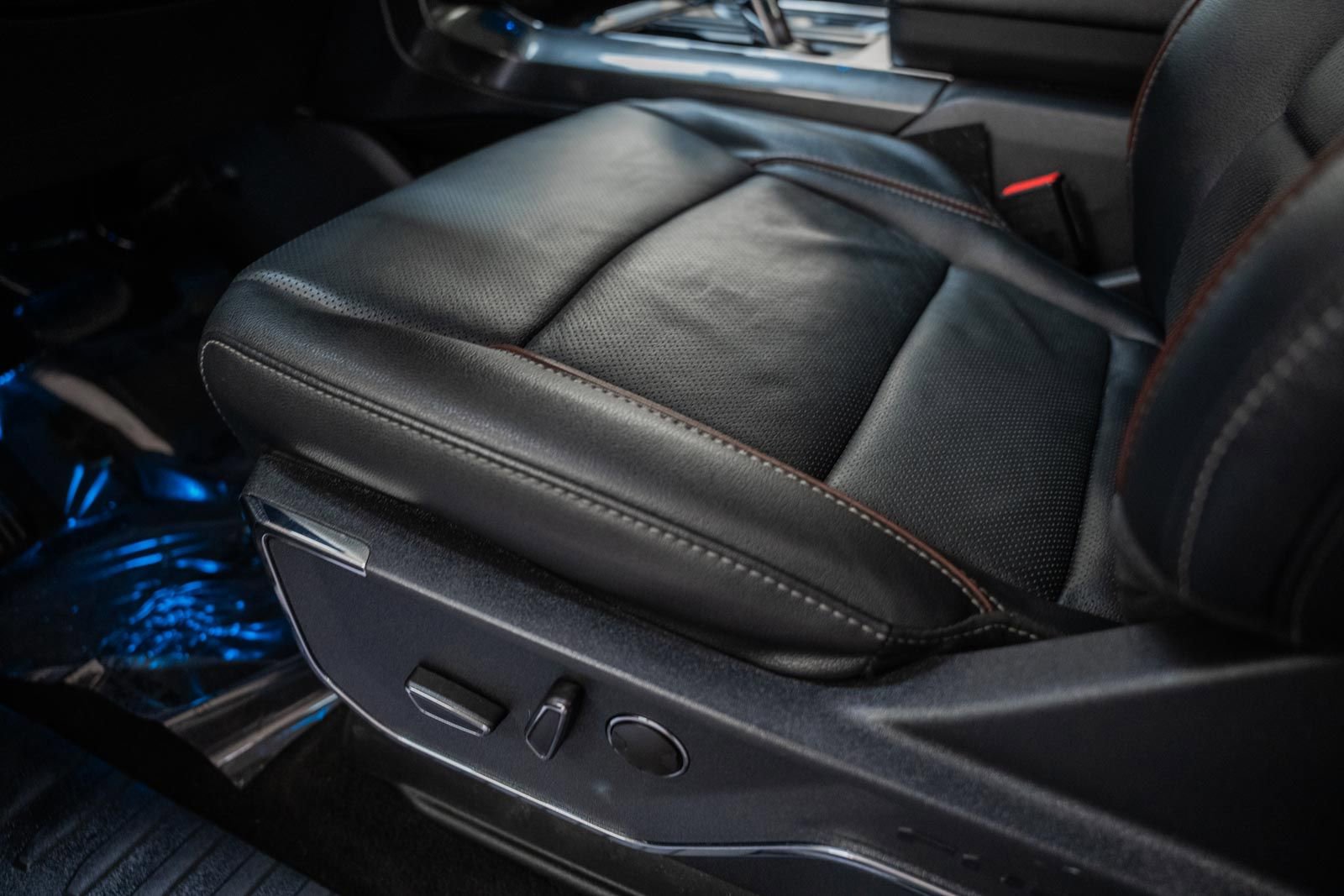 Used 2023 Ford F150 Lariat w/ Equipment Group 502A High image 44