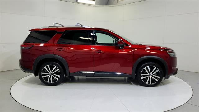 Certified 2025 Nissan Pathfinder Platinum w/ Cargo Package FWD image 9