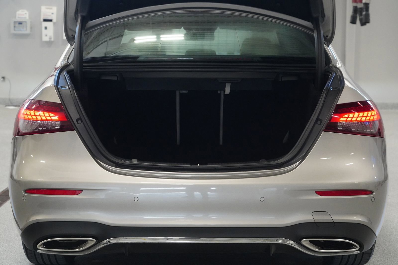 Used 2022 Mercedes-Benz E 350 4MATIC Sedan image 34