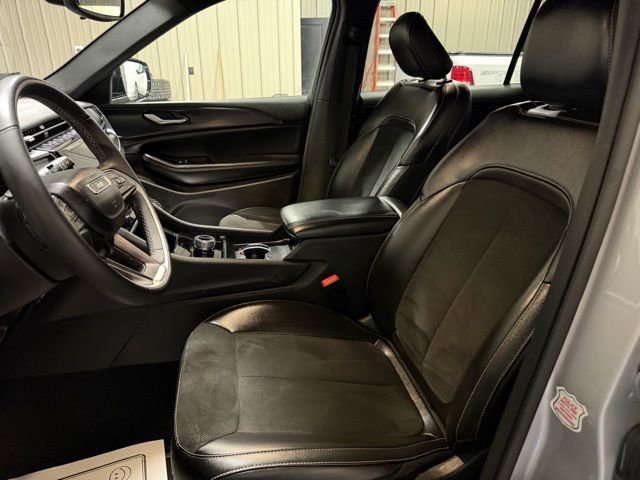 Used 2024 Jeep Grand Cherokee L Laredo image 14