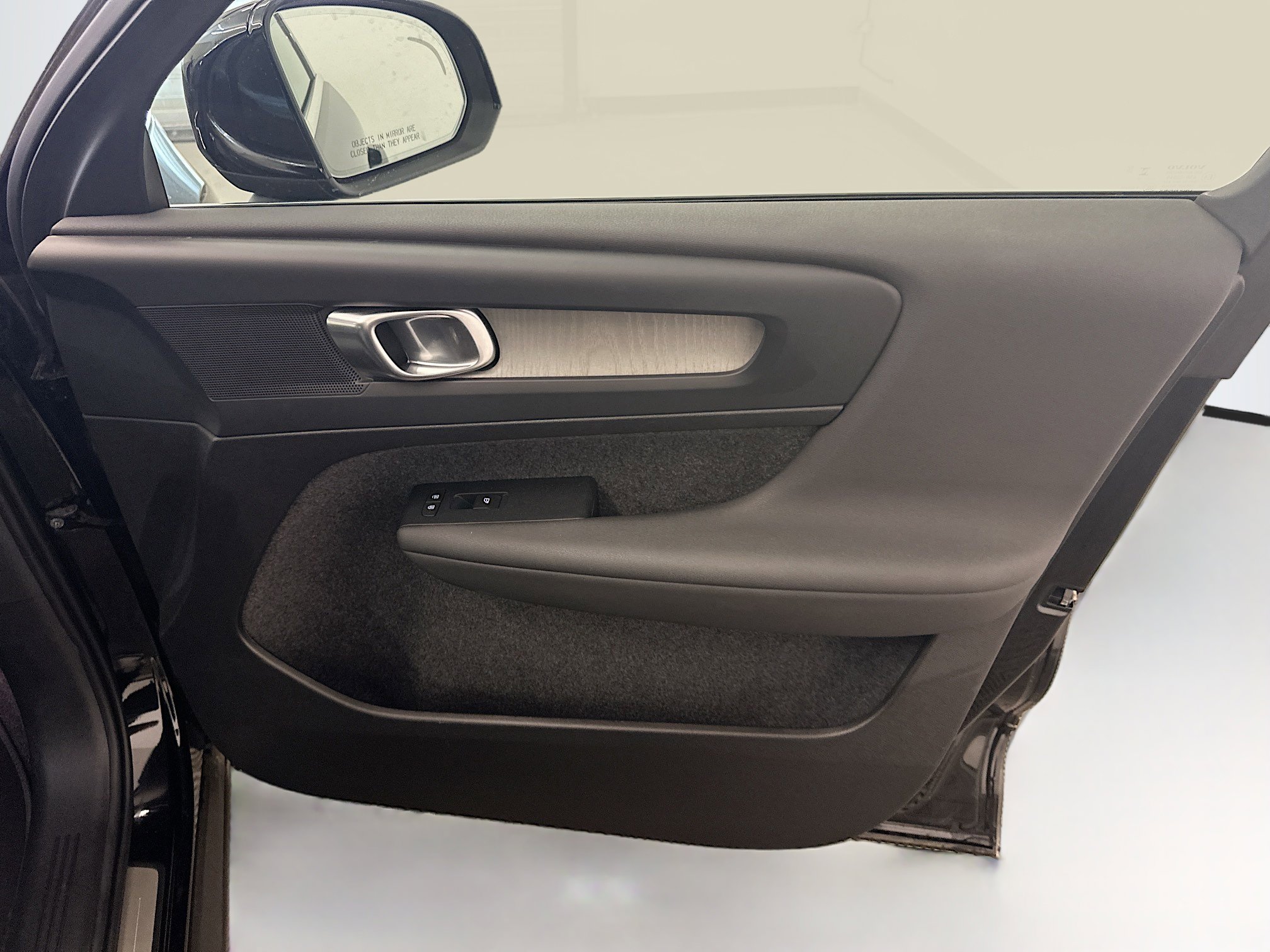 Used 2025 Volvo XC40 B5 Plus AWD/4WD image 34