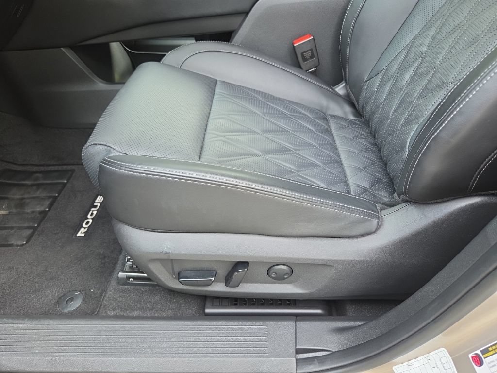 Used 2026 Nissan Rogue Platinum w/ Platinum Premium Package AWD/4WD image 18