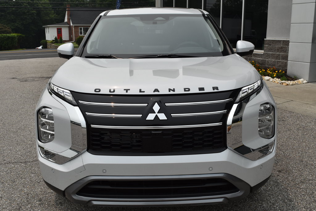 New 2026 Mitsubishi Outlander SE FWD image 3