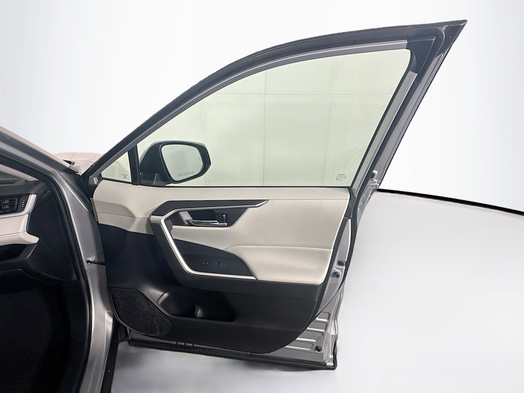 Used 2022 Toyota RAV4 XLE image 31