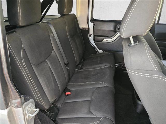 Used 2015 Jeep Wrangler Unlimited Sahara w/ Connectivity Group AWD/4WD image 19