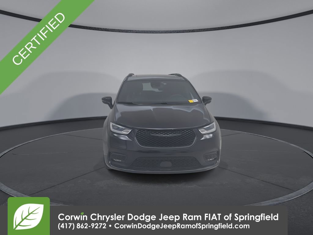 Certified 2025 Chrysler Pacifica Limited image 6