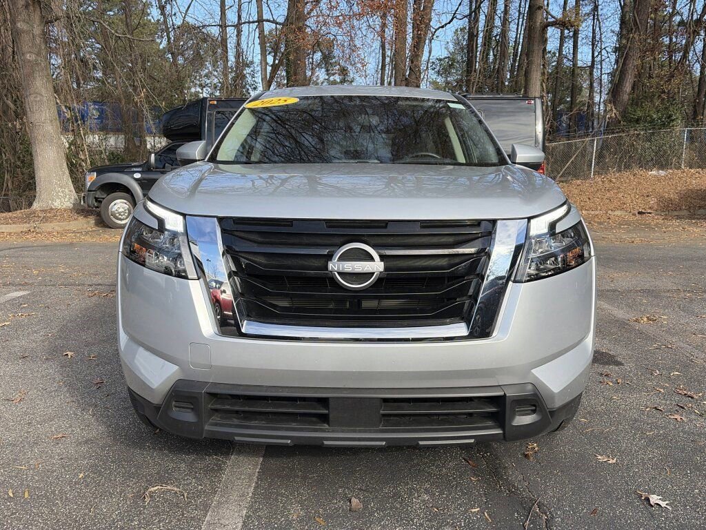 Certified 2025 Nissan Pathfinder SV image 8