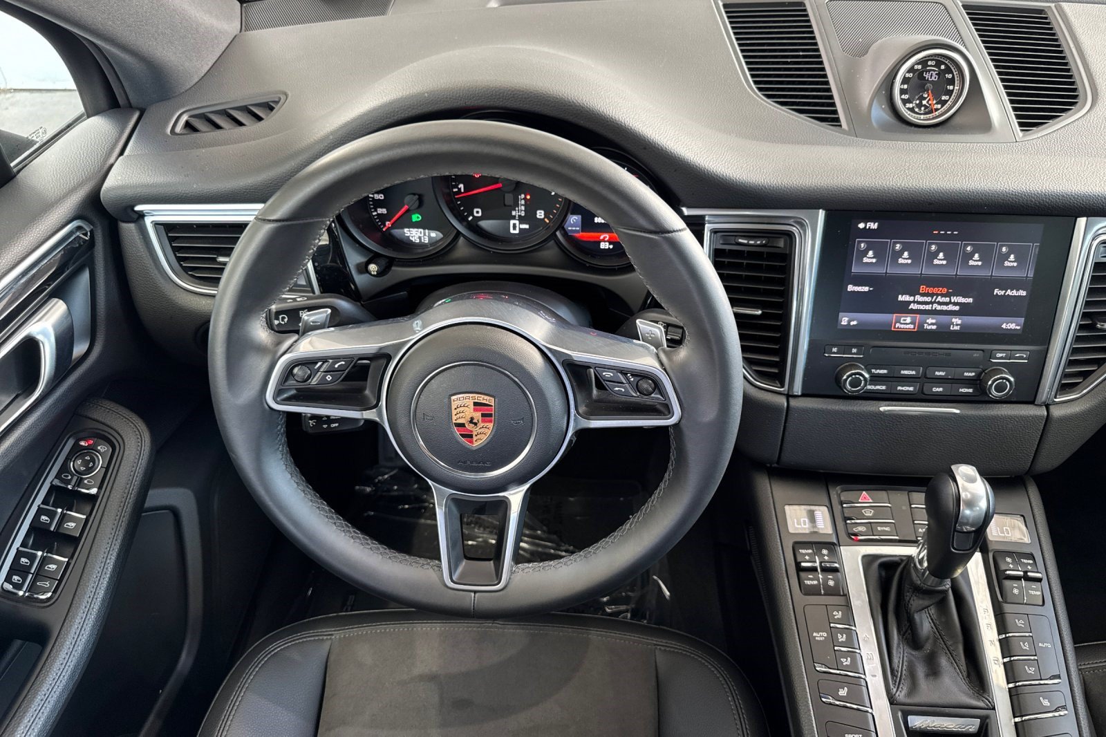 Used 2018 Porsche Macan Sport Edition AWD/4WD image 18
