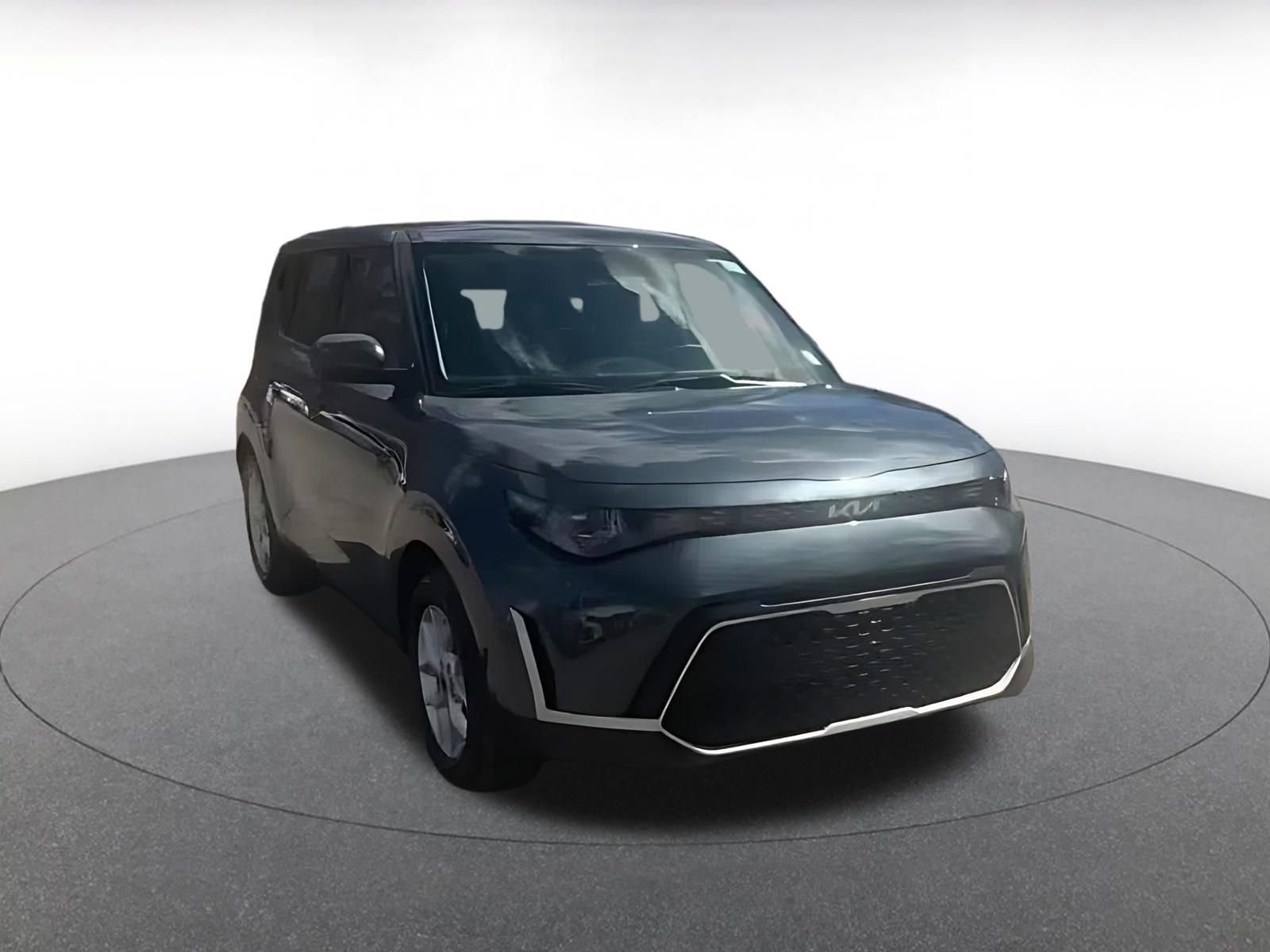 Used 2025 Kia Soul LX w/ LX Technology Package FWD image 2