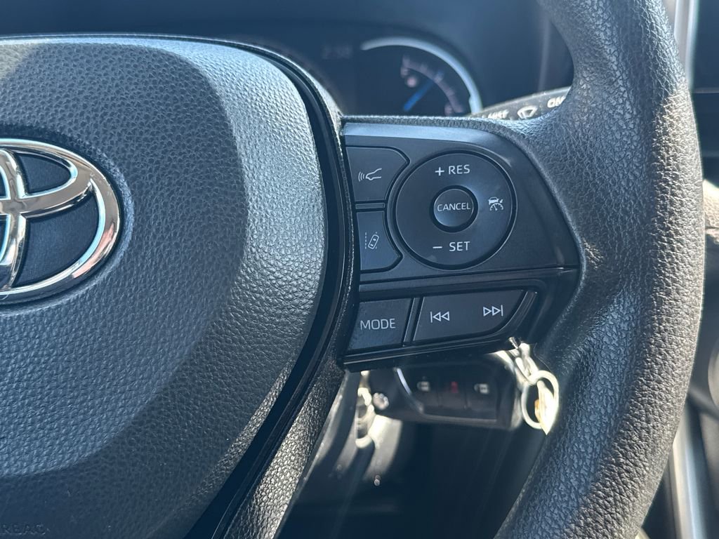 Used 2025 Toyota RAV4 LE AWD/4WD image 20