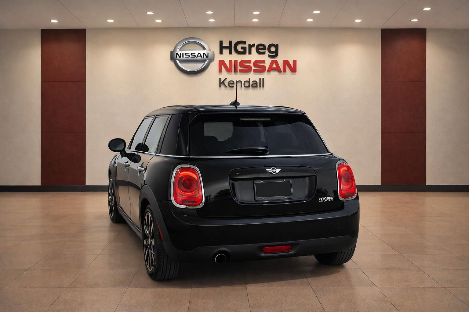 Used 2016 MINI Cooper 4-Door Hardtop FWD image 5