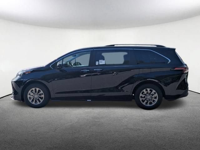 New 2026 Toyota Sienna XLE AWD/4WD image 8