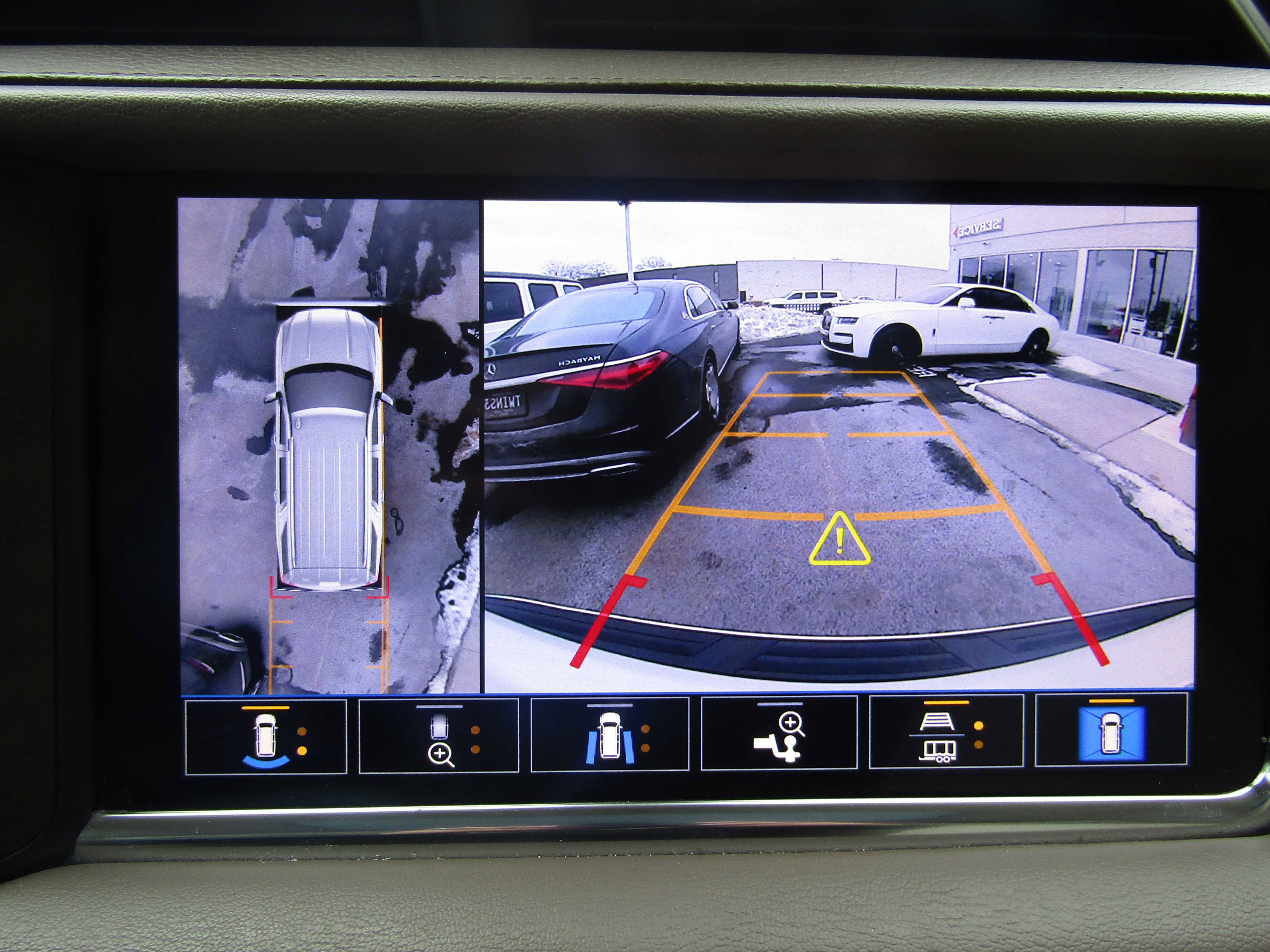 Used 2021 GMC Yukon XL Denali w/ Denali Premium Package image 12