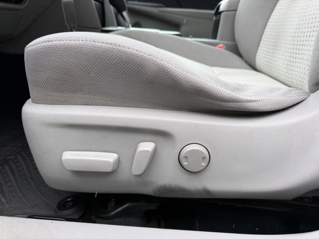 Used 2013 Toyota Camry LE image 16