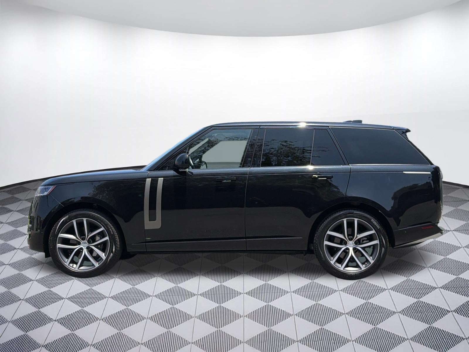 Certified 2025 Land Rover Range Rover SE AWD/4WD image 2
