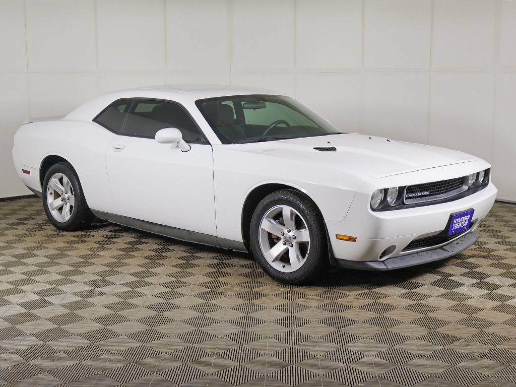 Used 2012 Dodge Challenger SXT RWD image 2