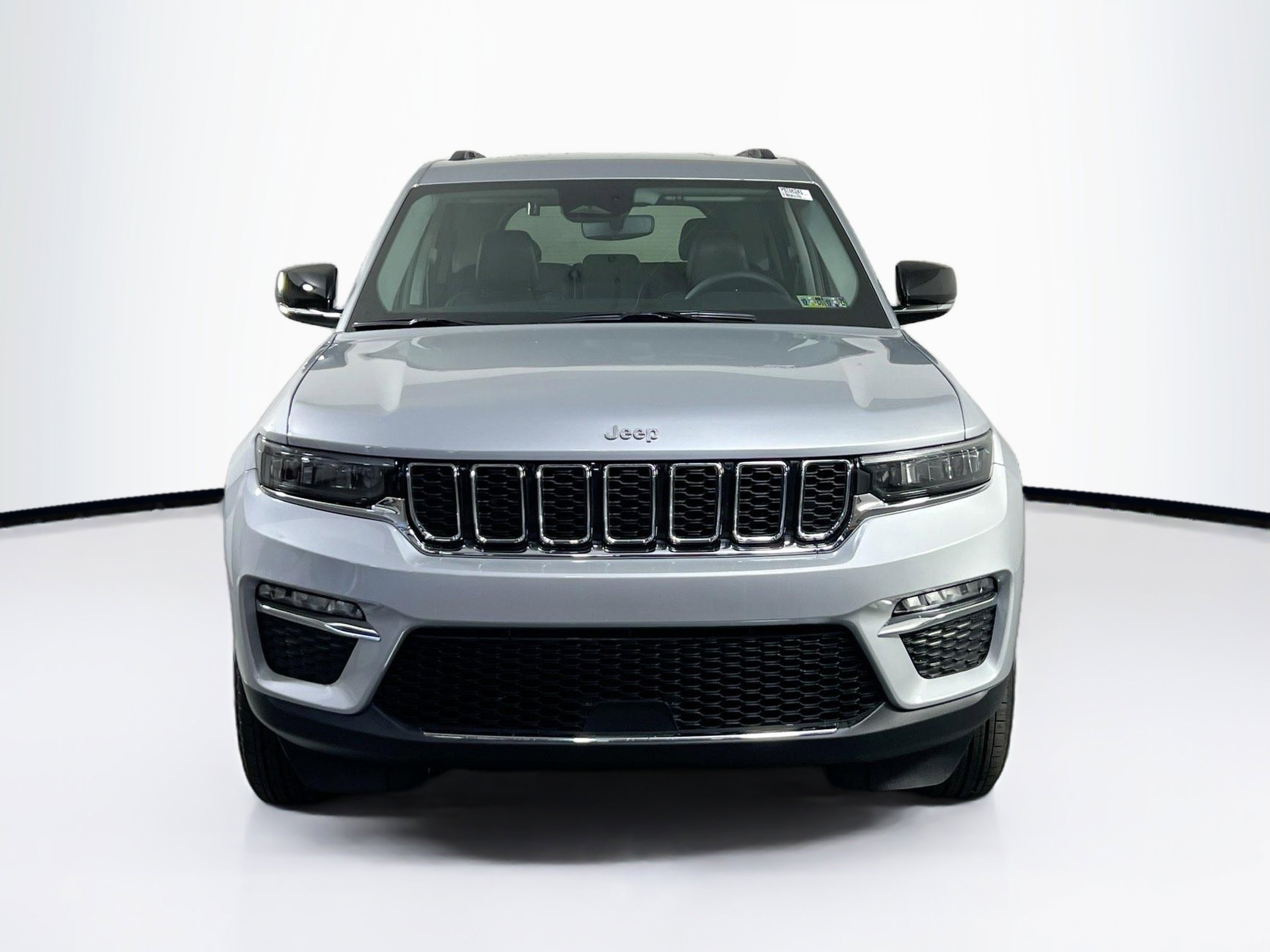 Used 2023 Jeep Grand Cherokee Limited AWD/4WD image 2