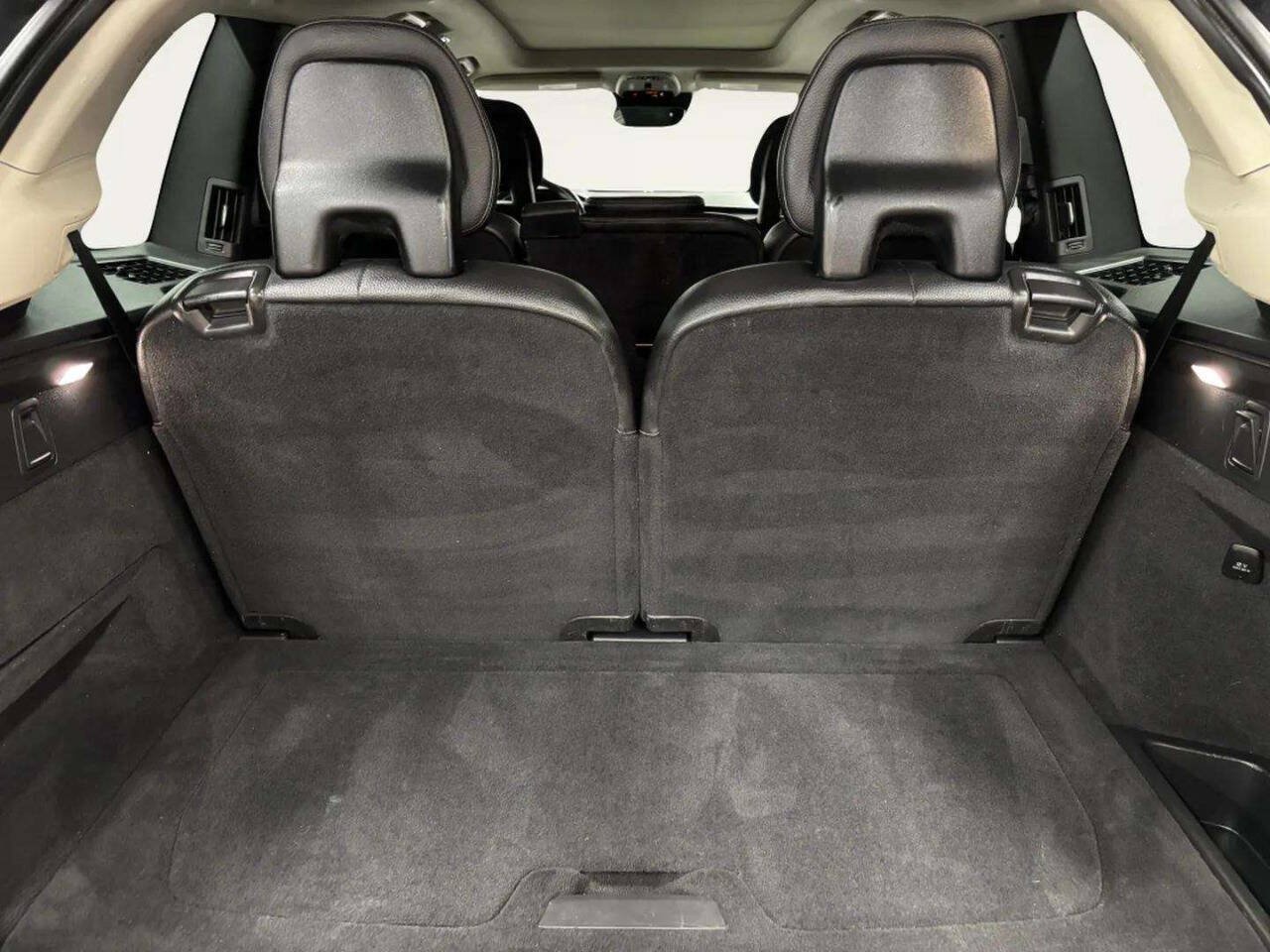 Used 2016 Volvo XC90 T6 Momentum w/ Momentum Plus Package AWD/4WD image 6