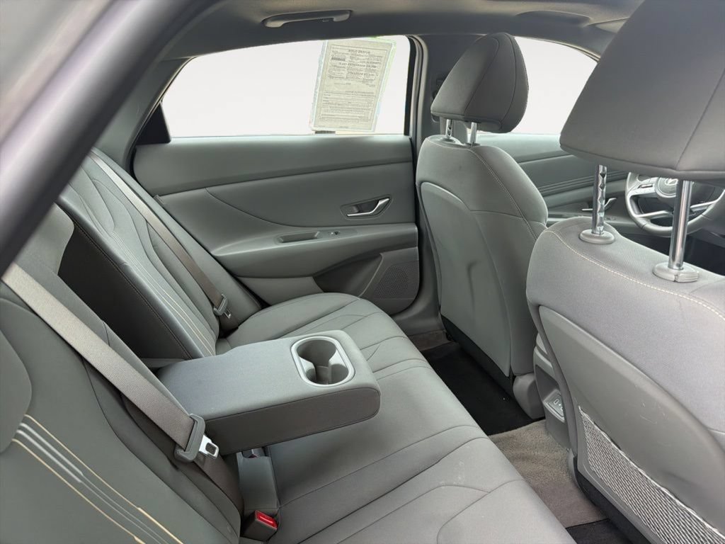 Used 2025 Hyundai Elantra SEL FWD image 13