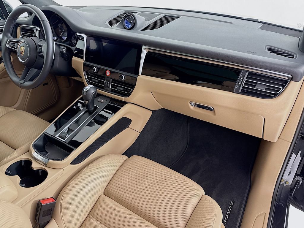 Certified 2025 Porsche Macan image 33