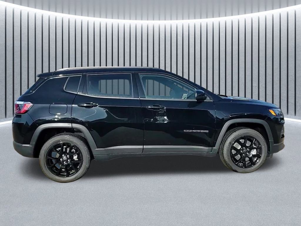 New 2026 Jeep Compass Latitude image 2