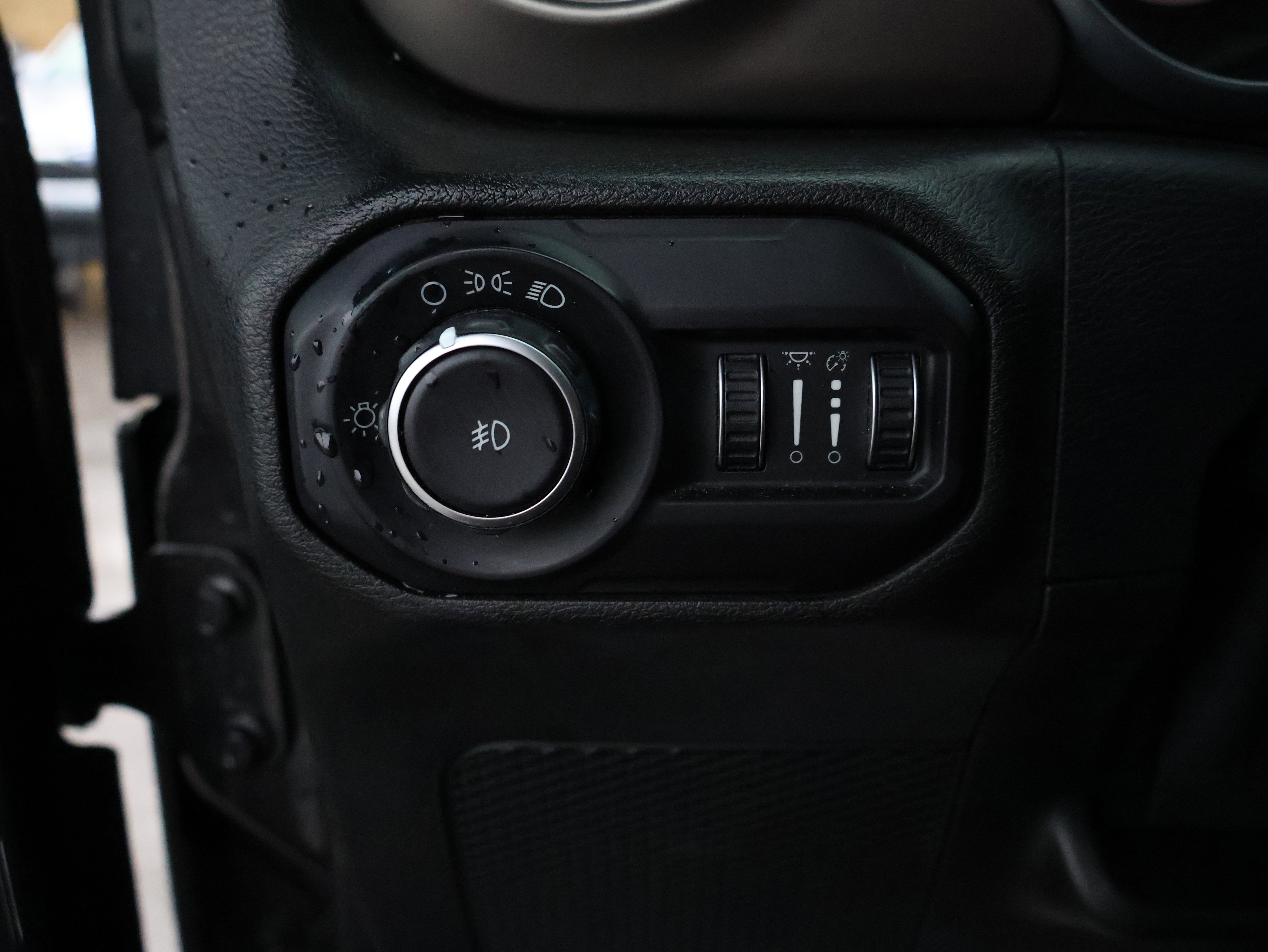 Used 2018 Jeep Wrangler Unlimited Sport image 30