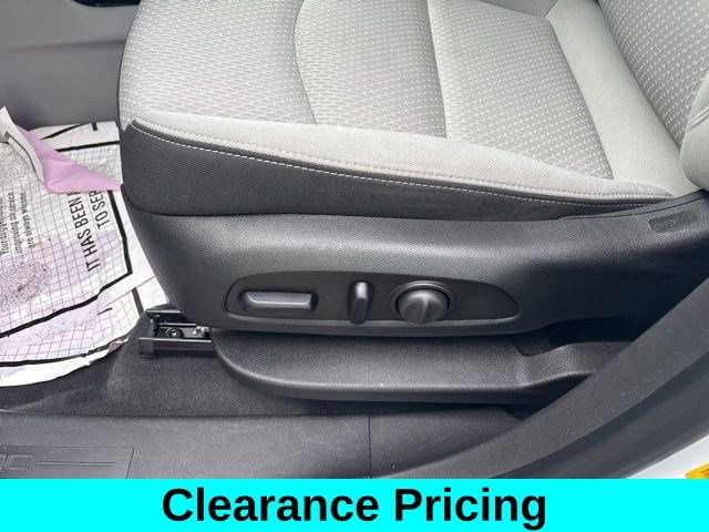 Used 2023 GMC Terrain SLE w/ Driver Convenience Package image 12