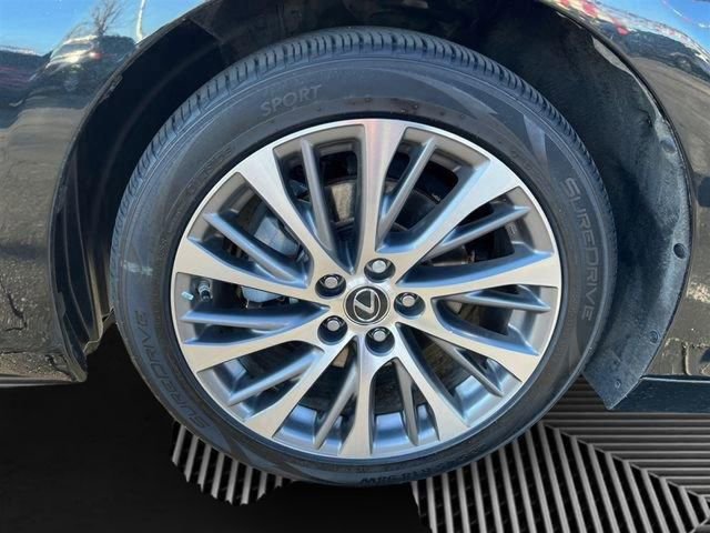 Used 2020 Lexus ES 300h w/ Premium Package image 11