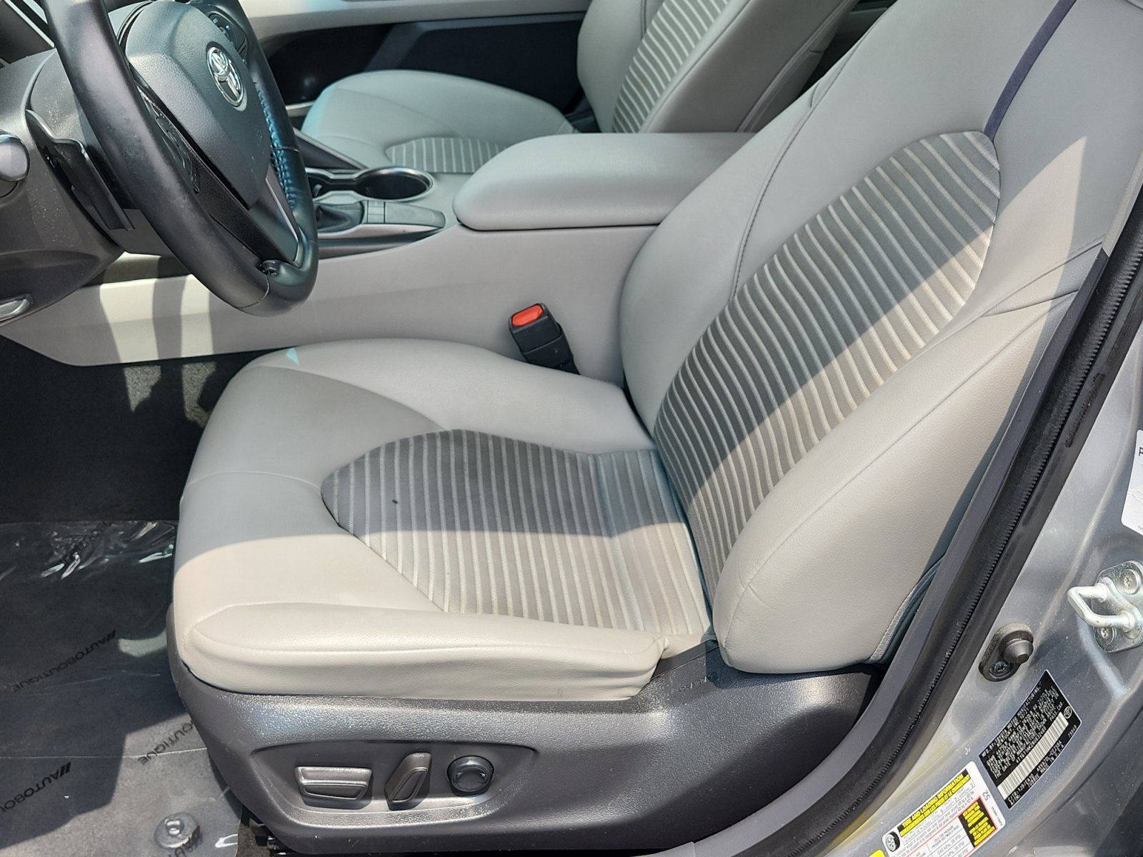 Used 2022 Toyota Camry SE FWD image 10