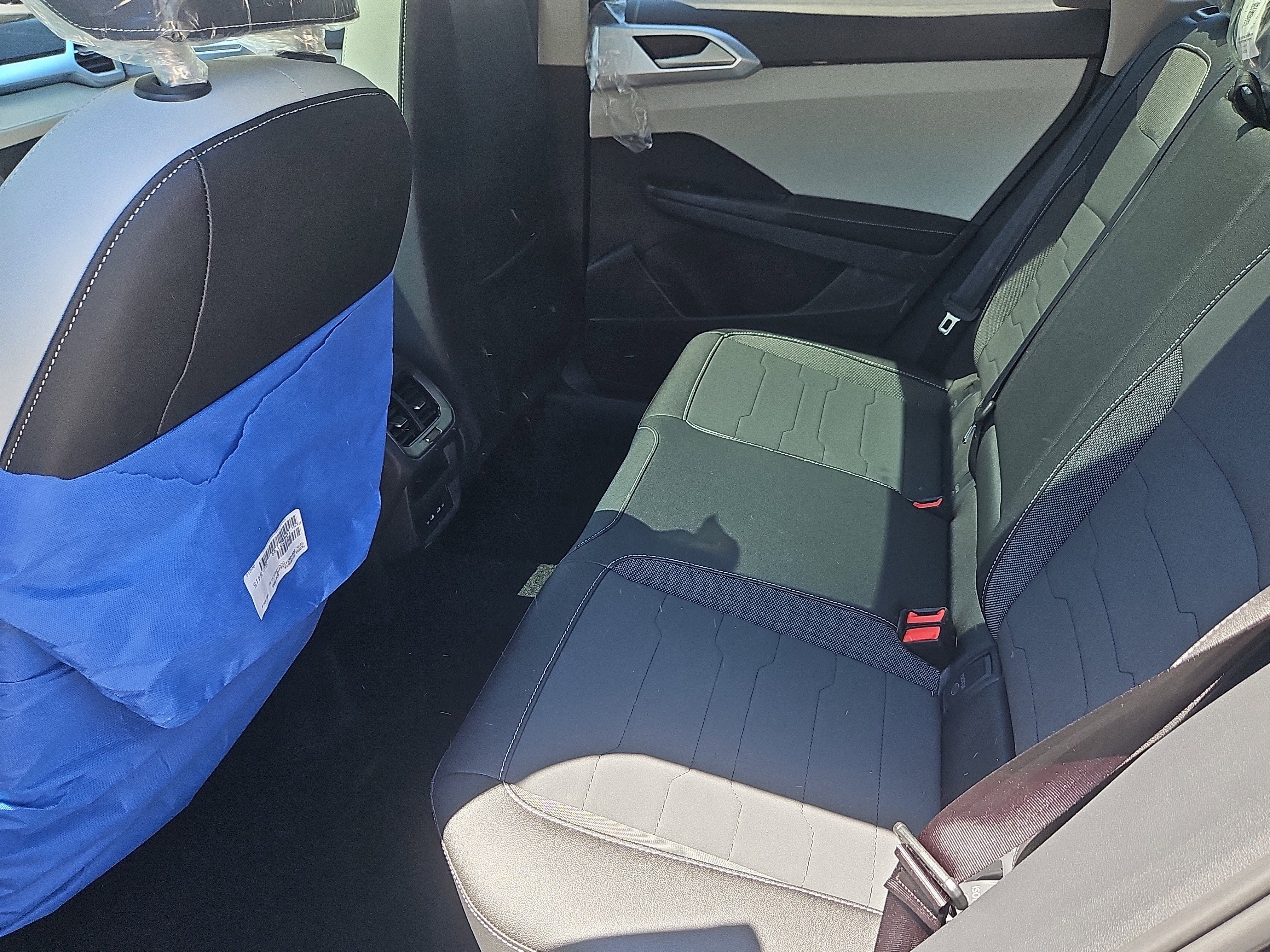 New 2026 Volkswagen Taos SE AWD/4WD image 17
