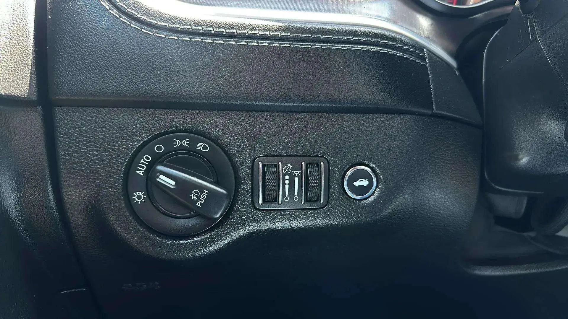 Used 2021 Dodge Charger R/T w/ Plus Group image 33