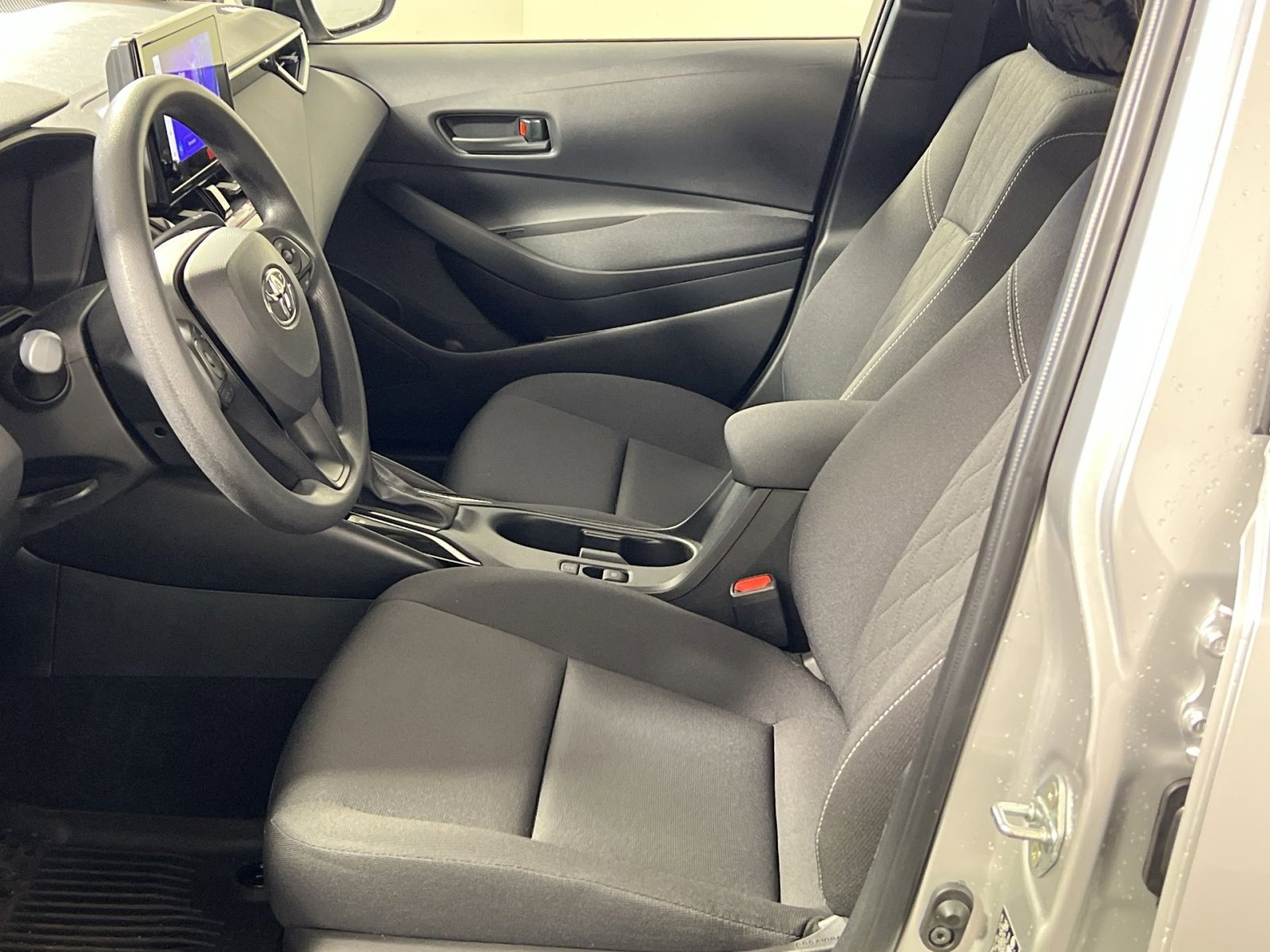 Used 2025 Toyota Corolla LE image 13