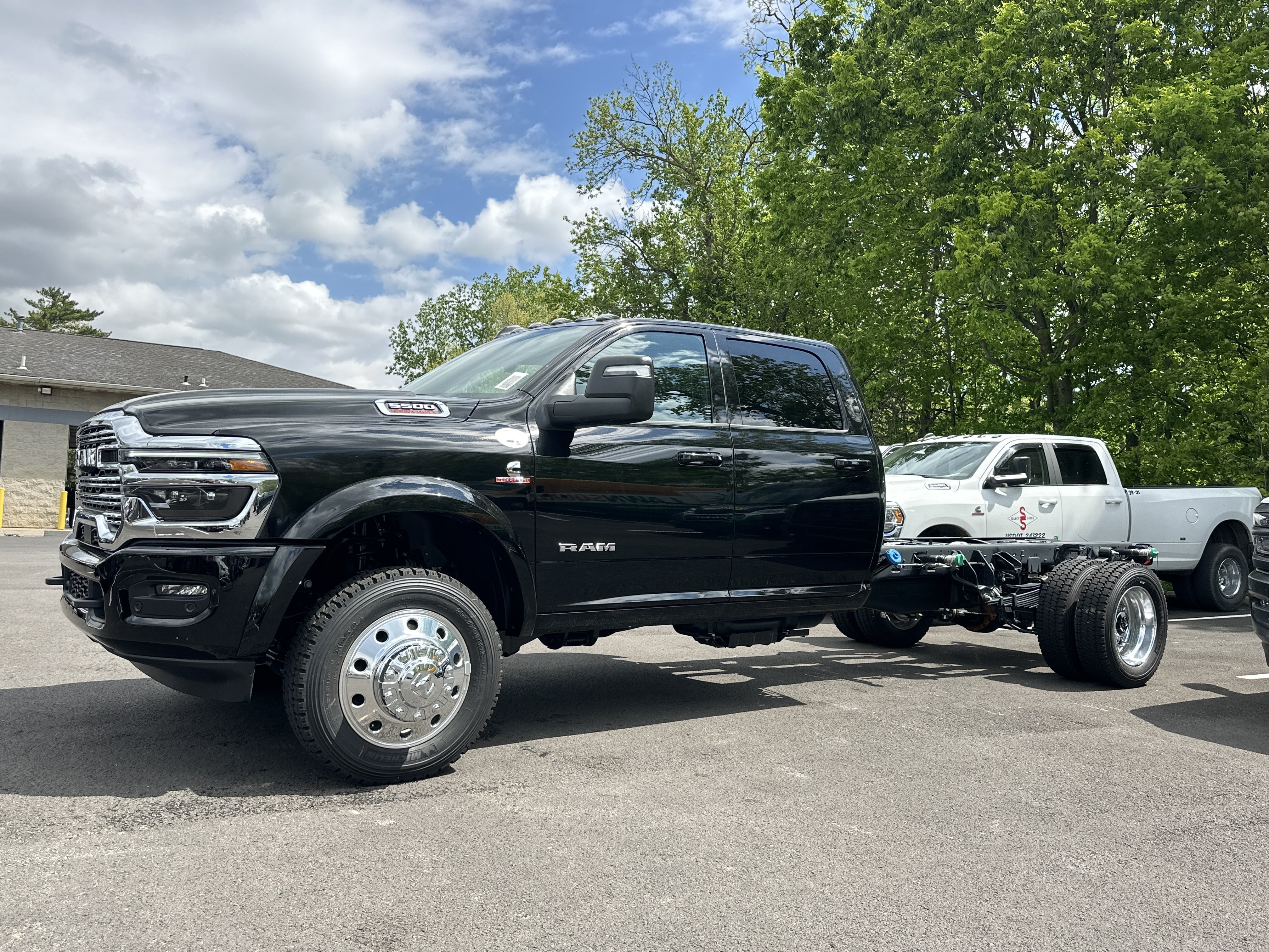 New 2026 RAM 5500 4x4 Crew Cab w/ Laramie Trim Package image 23