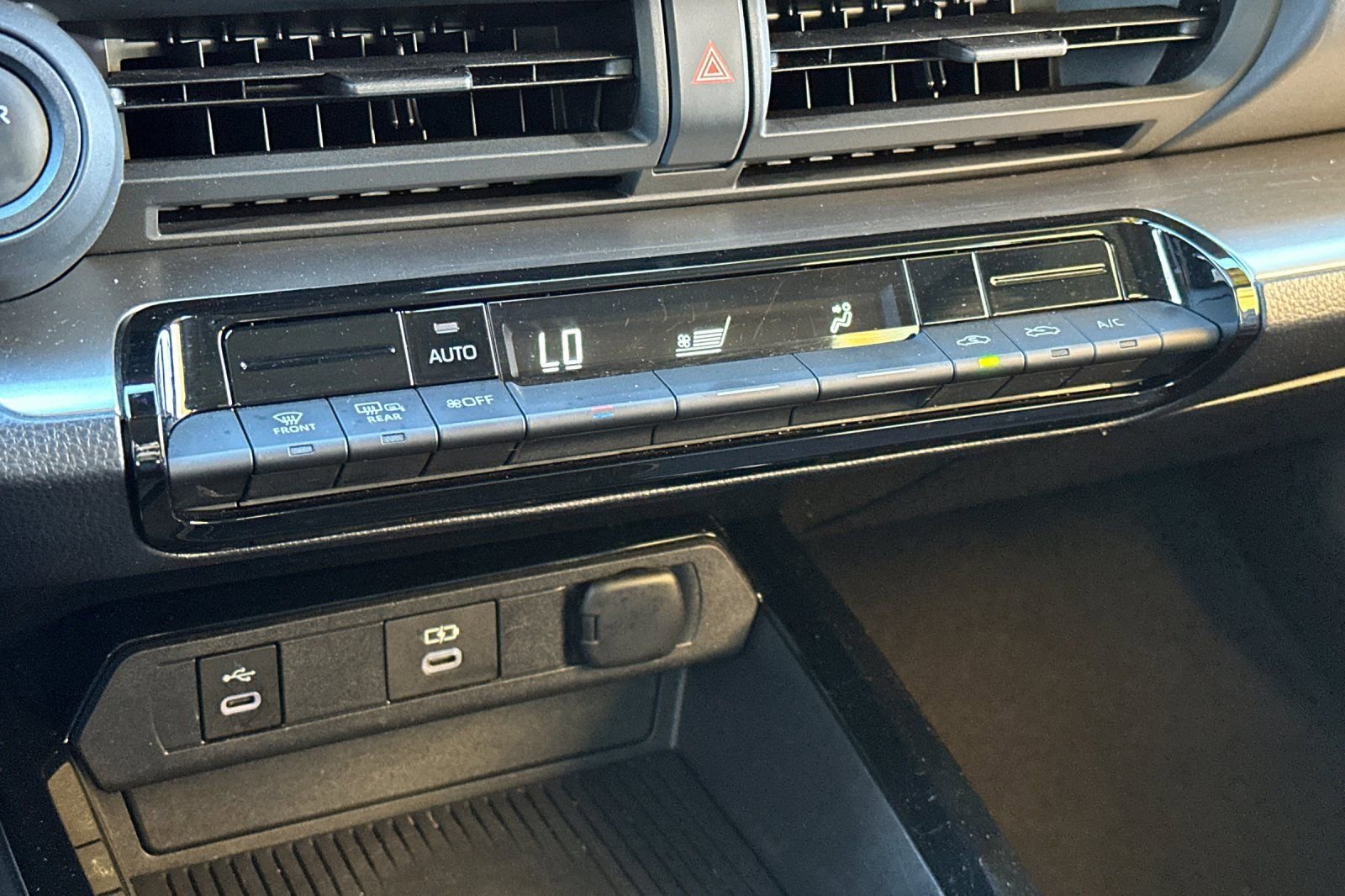 Used 2024 Toyota Prius LE image 23