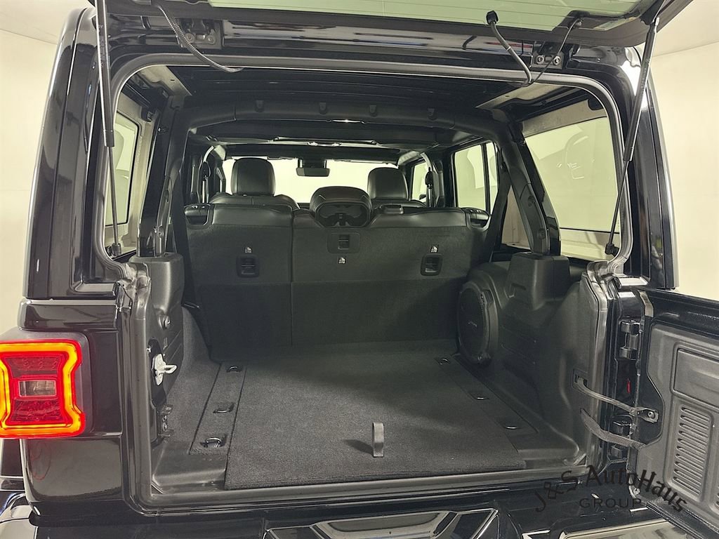 Used 2020 Jeep Wrangler Unlimited Sahara image 32
