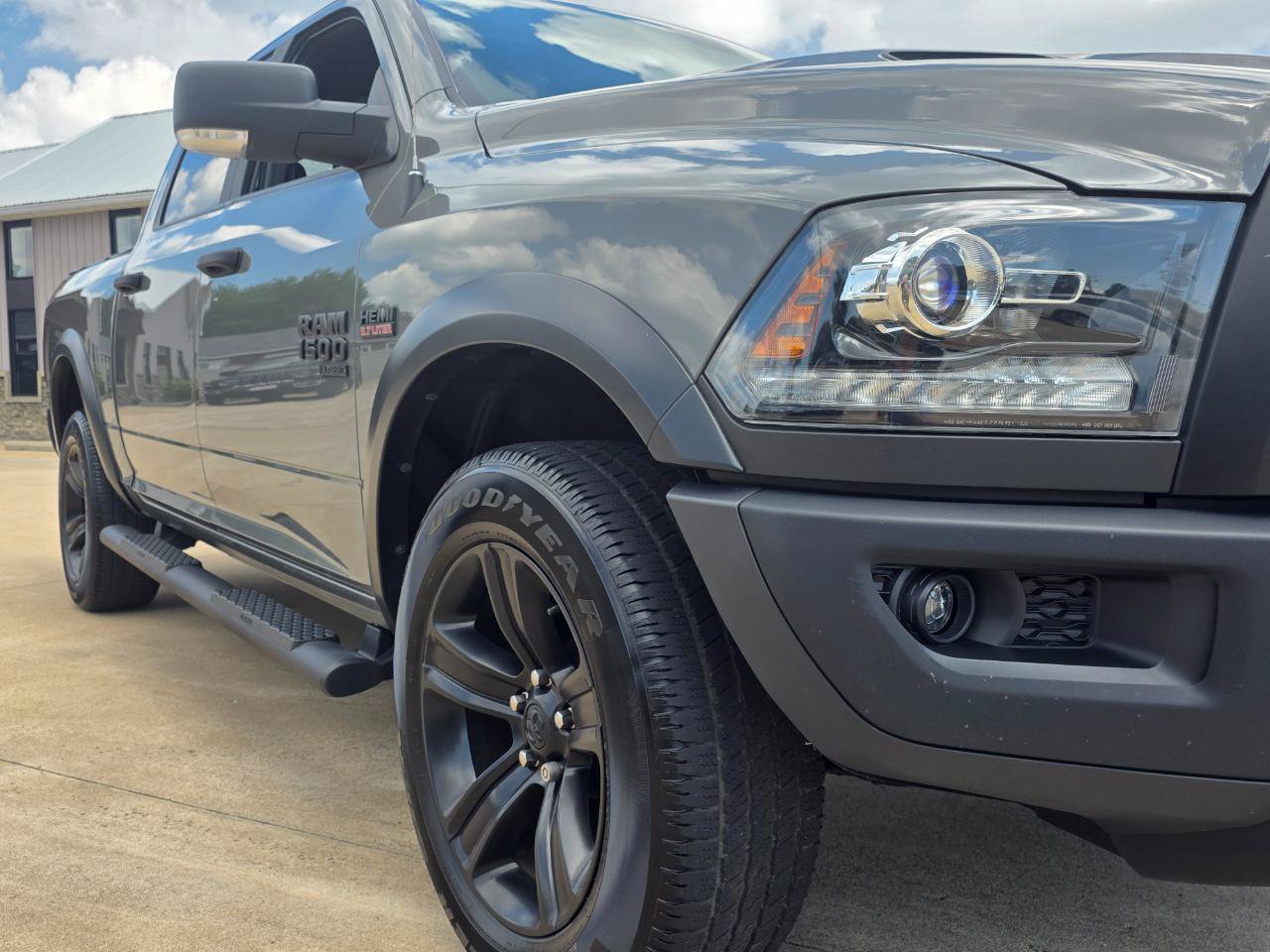 Used 2022 RAM 1500 Warlock w/ Ceramic Grey Warlock Package AWD/4WD image 26