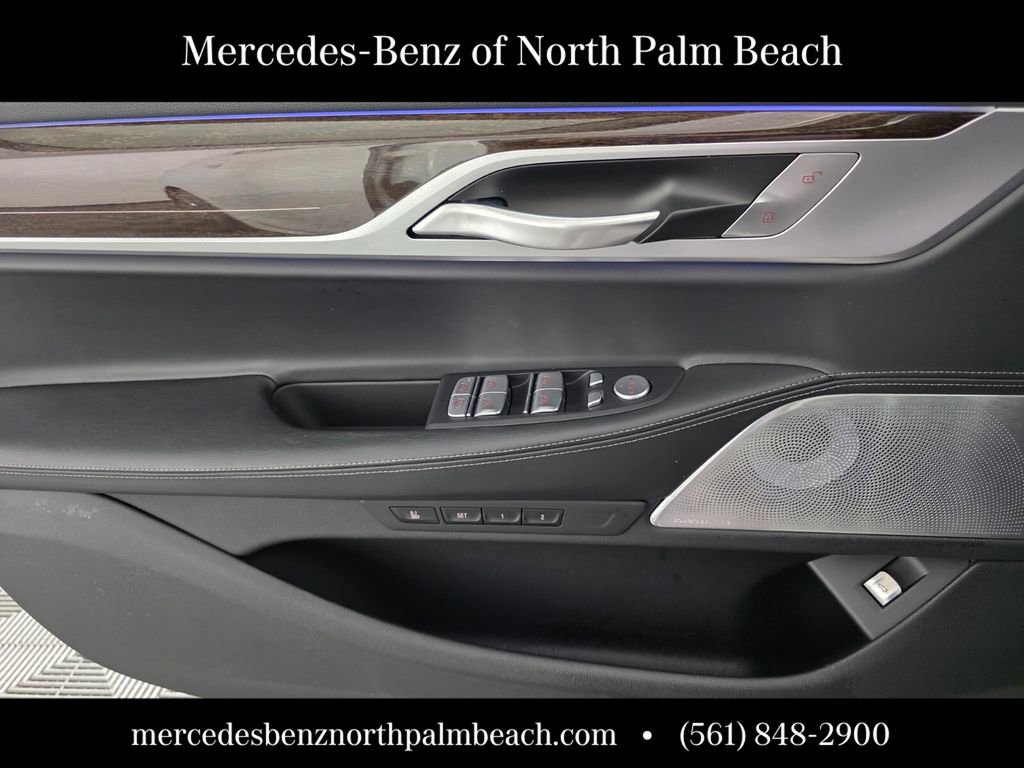 Used 2022 BMW 750i xDrive image 27