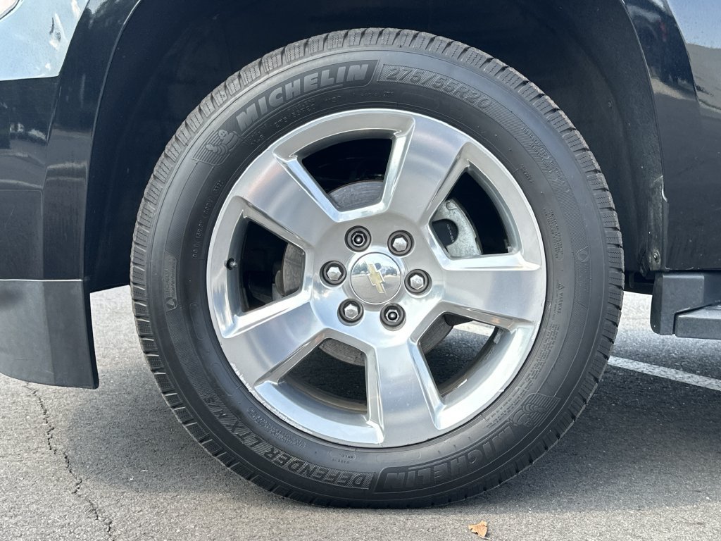 Used 2019 Chevrolet Suburban LT w/ Luxury Package AWD/4WD image 17