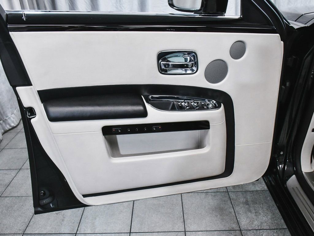 Used 2018 Rolls-Royce Ghost image 9