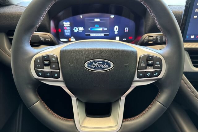 Used 2025 Ford Explorer Active RWD image 25