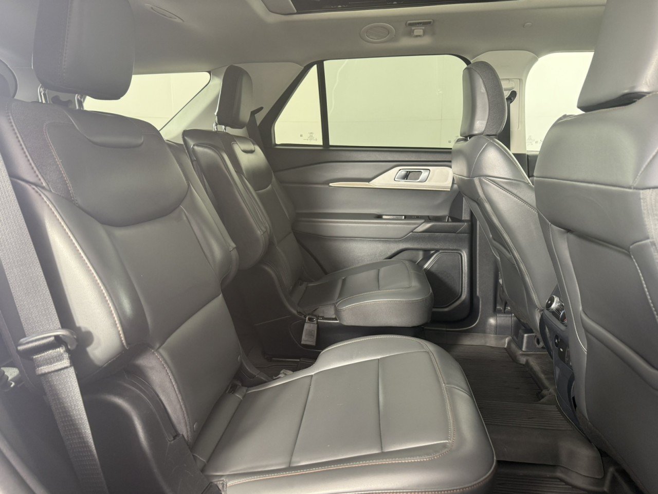 Used 2025 Ford Explorer Active w/ Active Comfort Package AWD/4WD image 14