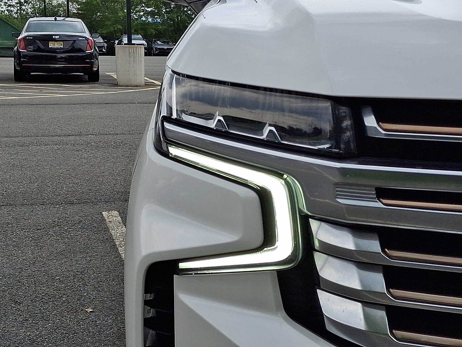 Used 2023 Chevrolet Suburban High Country w/ LPO, Illumination Package AWD/4WD image 9