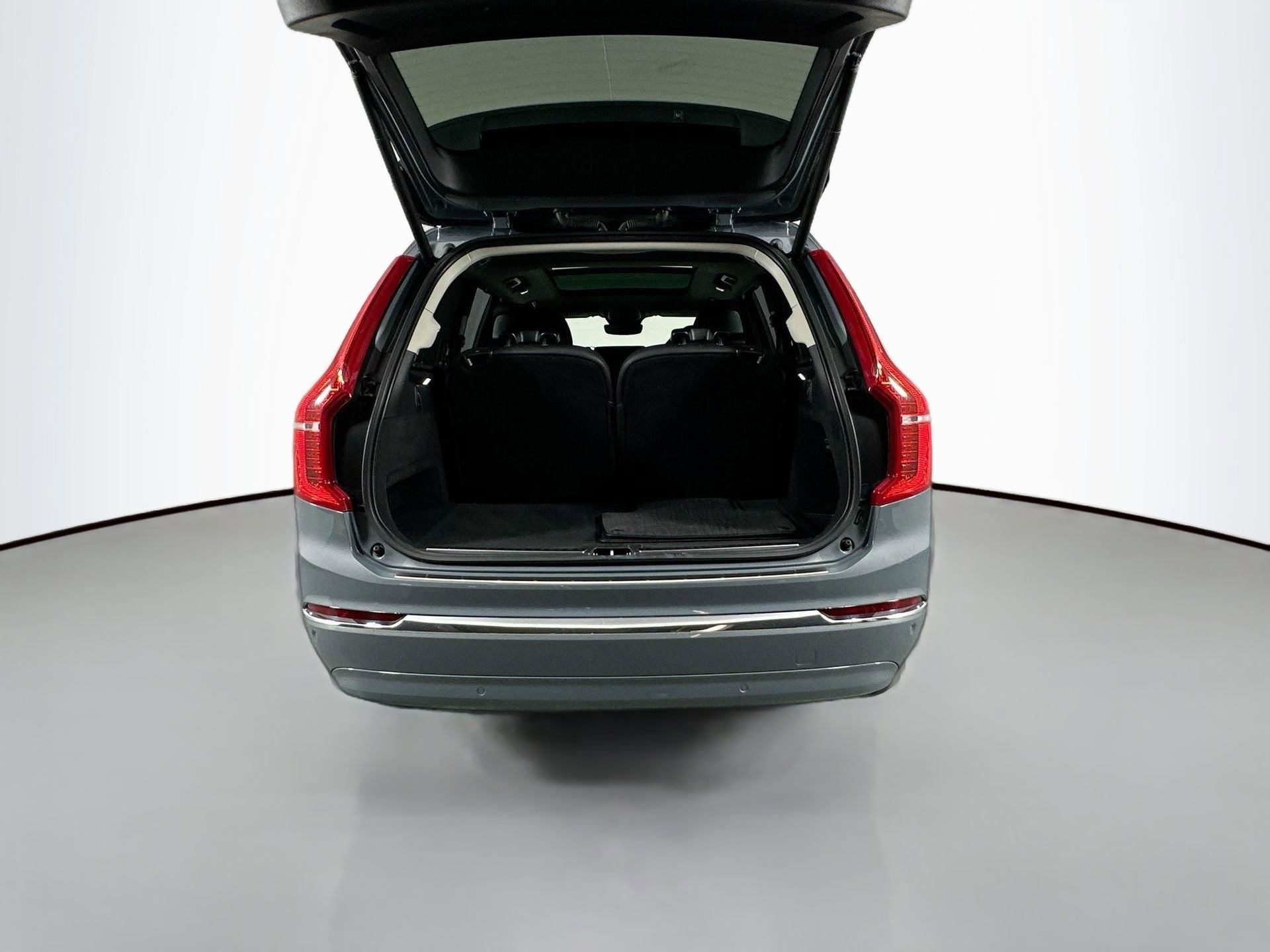 Certified 2023 Volvo XC90 B6 Ultimate w/ Protection Package Premier image 28