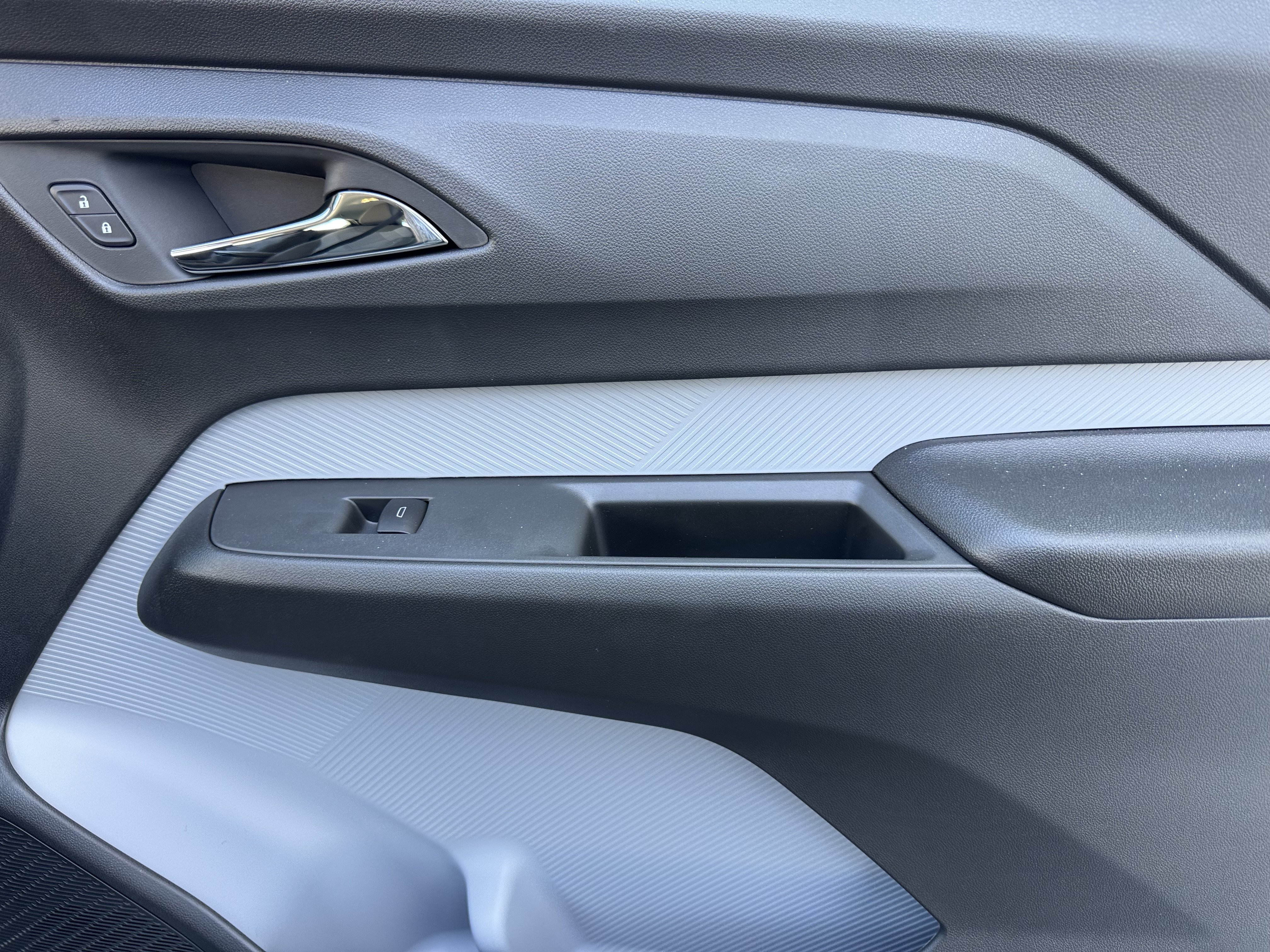 New 2027 Chevrolet Bolt LT w/ Comfort Package FWD image 22