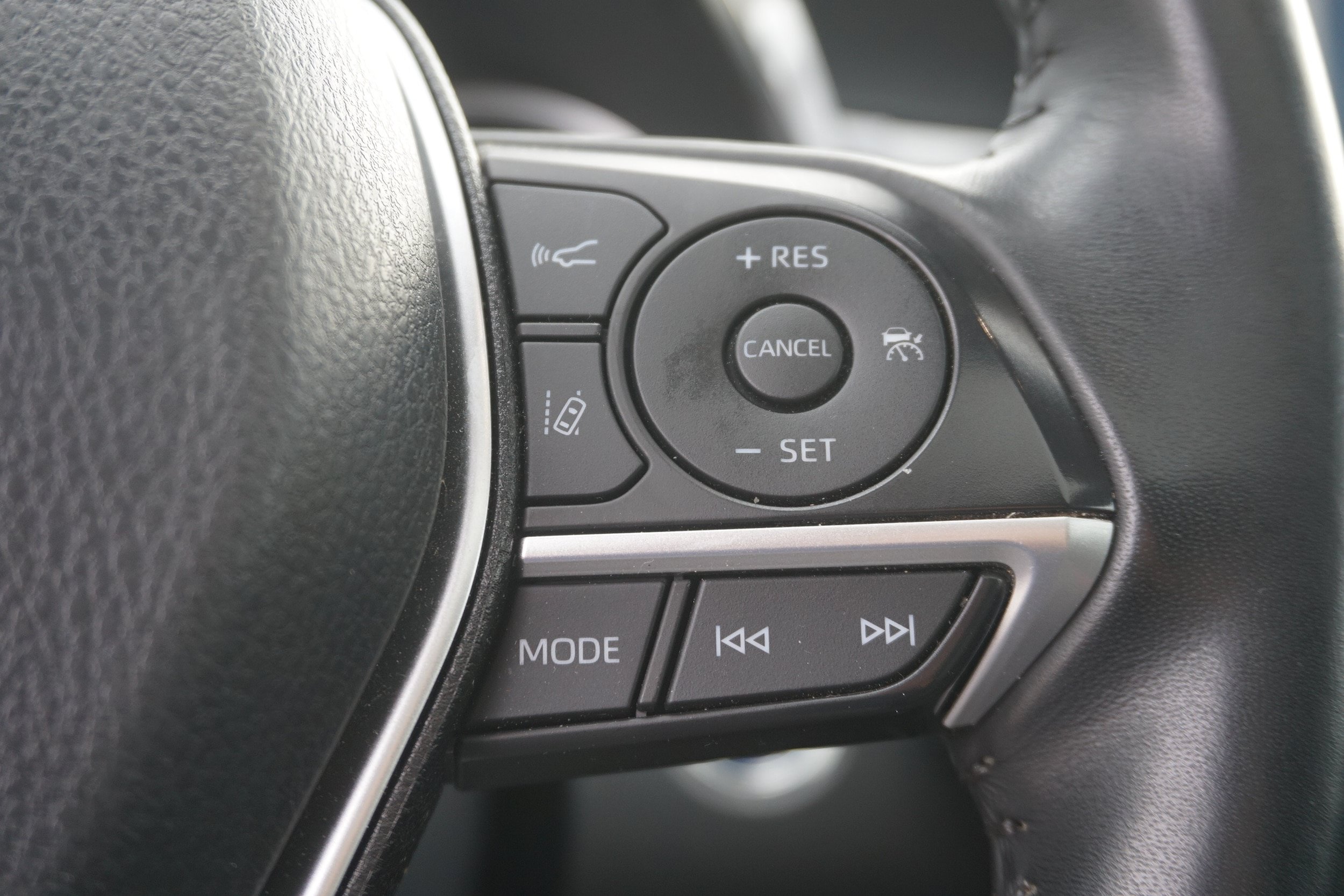Used 2023 Toyota Camry XLE w/ Navigation Package FWD image 18