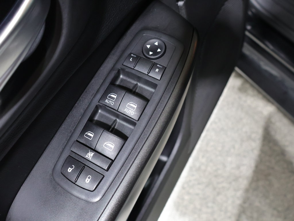 Used 2020 Jeep Cherokee Trailhawk w/ Cold Weather Group AWD/4WD image 13