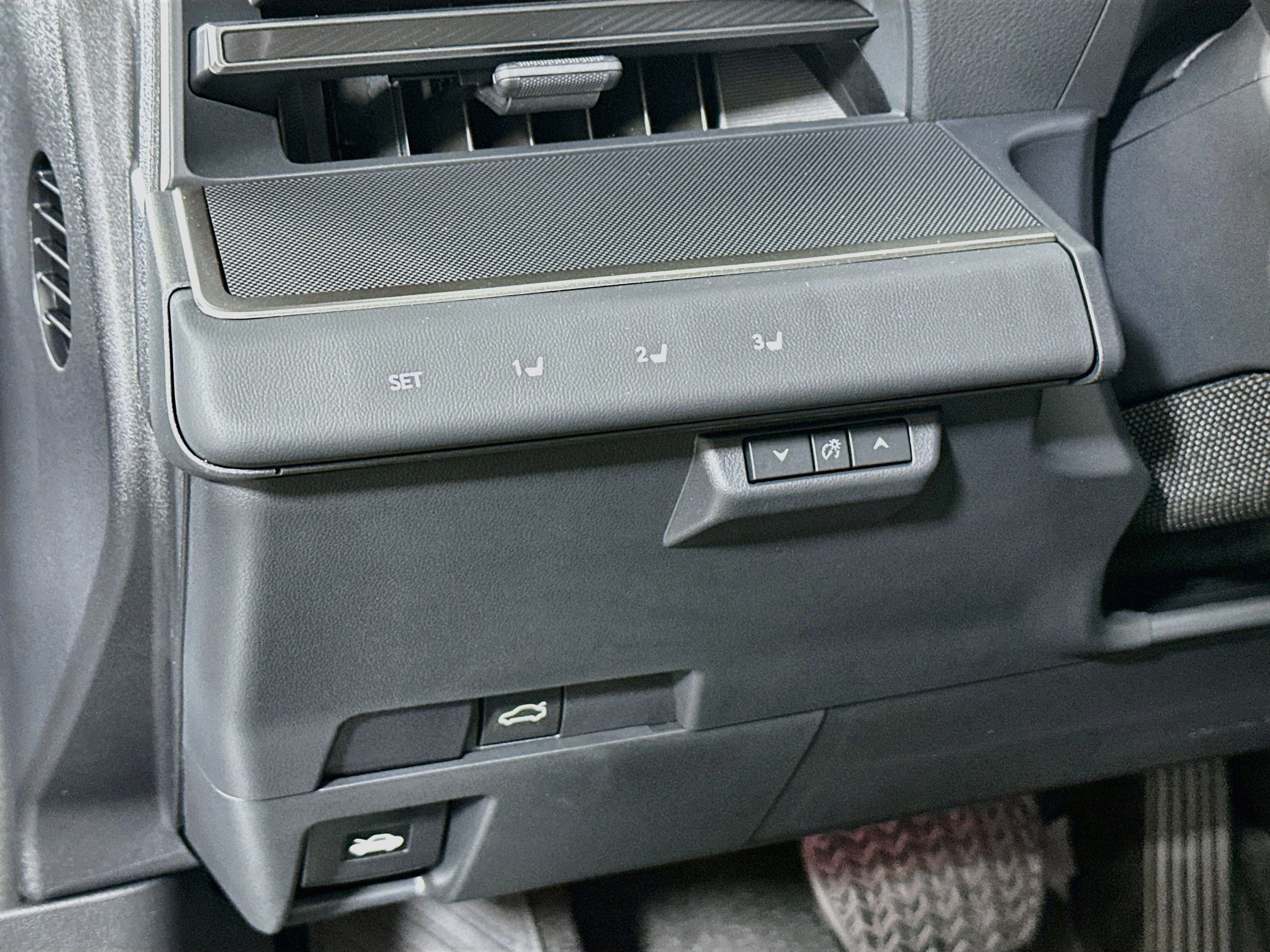 New 2026 Lexus ES 350e w/ Convenience Package FWD image 10