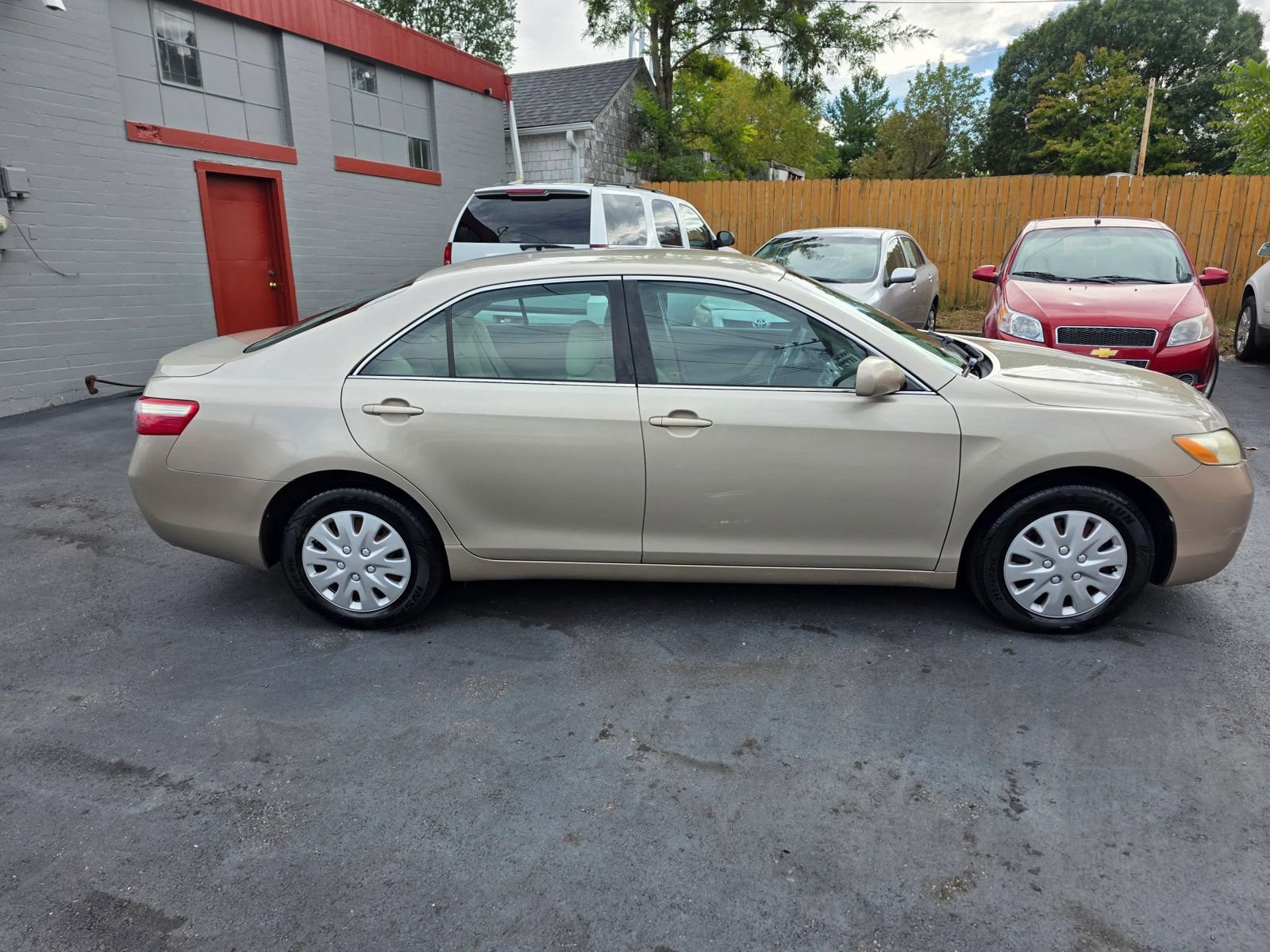 Used 2009 Toyota Camry LE FWD image 6