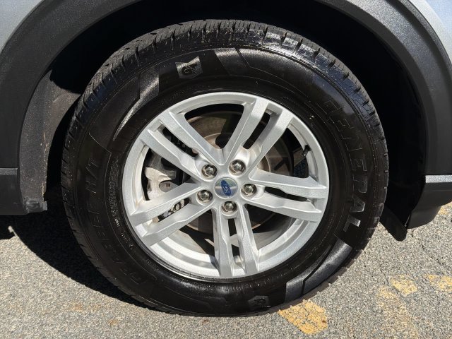 Used 2021 Ford Explorer XLT w/ Equipment Group 202A AWD/4WD image 13